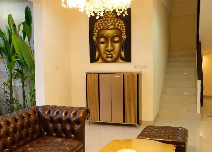 Avi Villa *